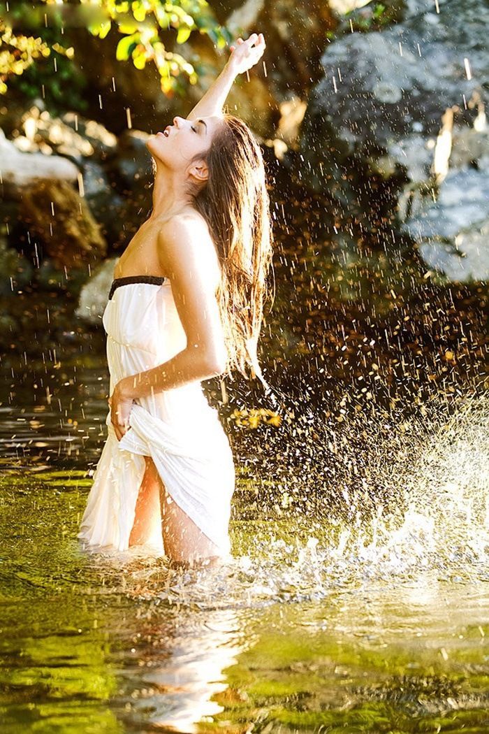 Marie Avgeropoulos in Freetown