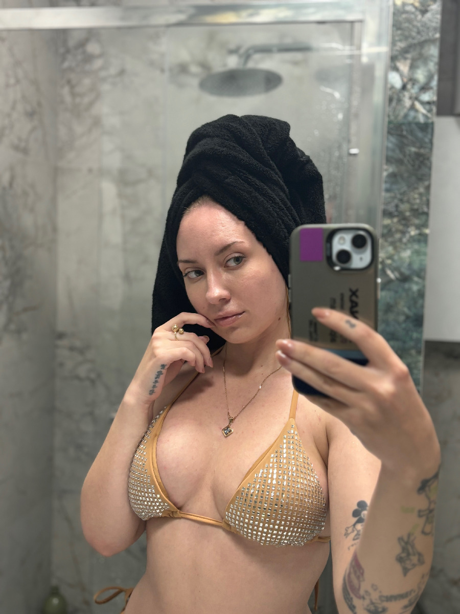 Nude girl KateV in Freetown