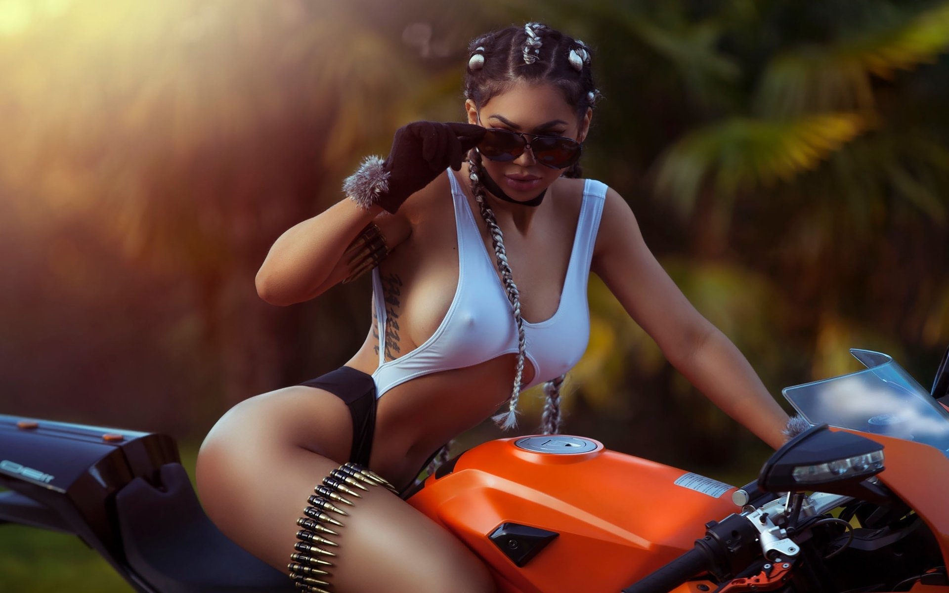 Take a pause and enjoy Girls with tattoos and motorcycles — streaming from Freetown
