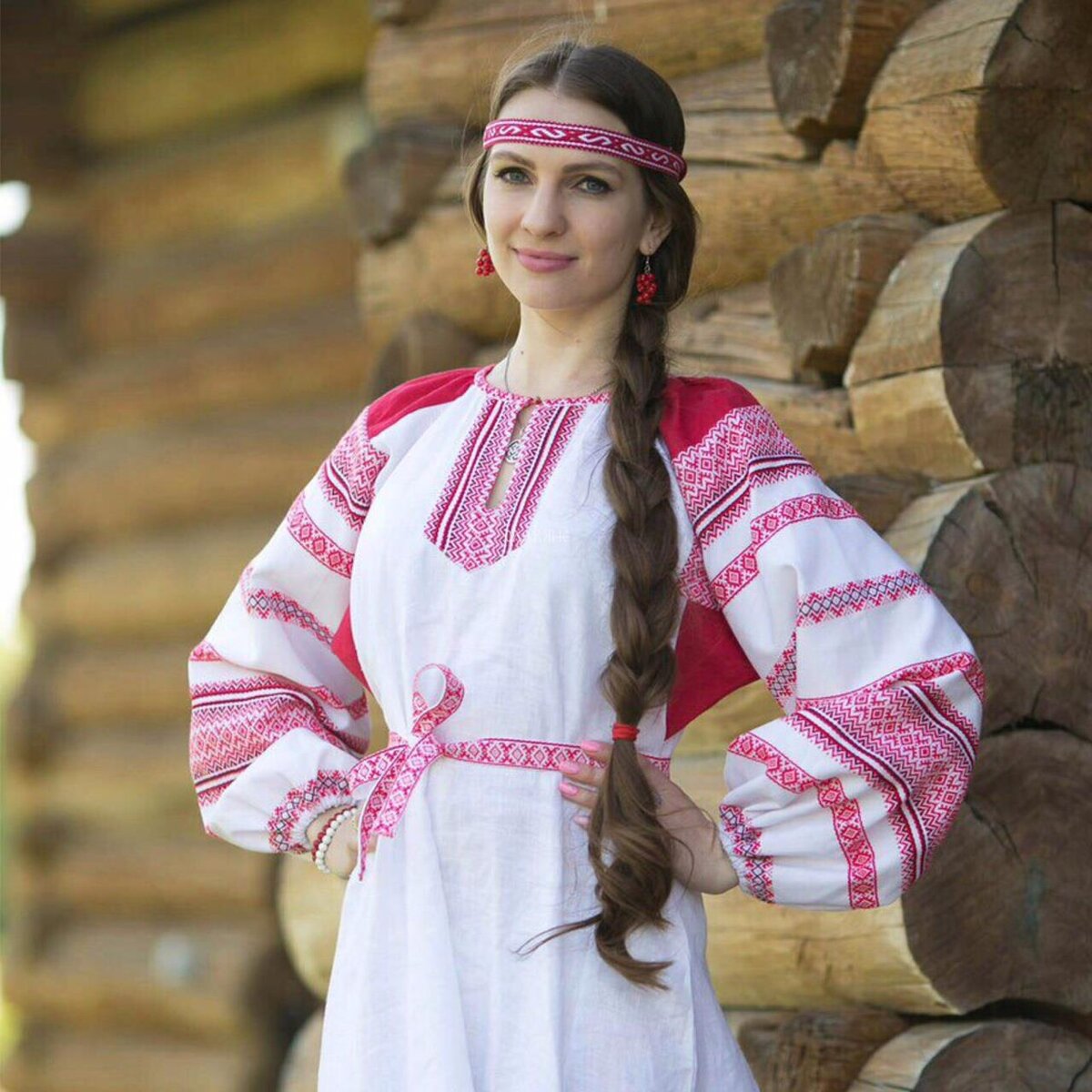 Girls in Slavic costumes in Freetown