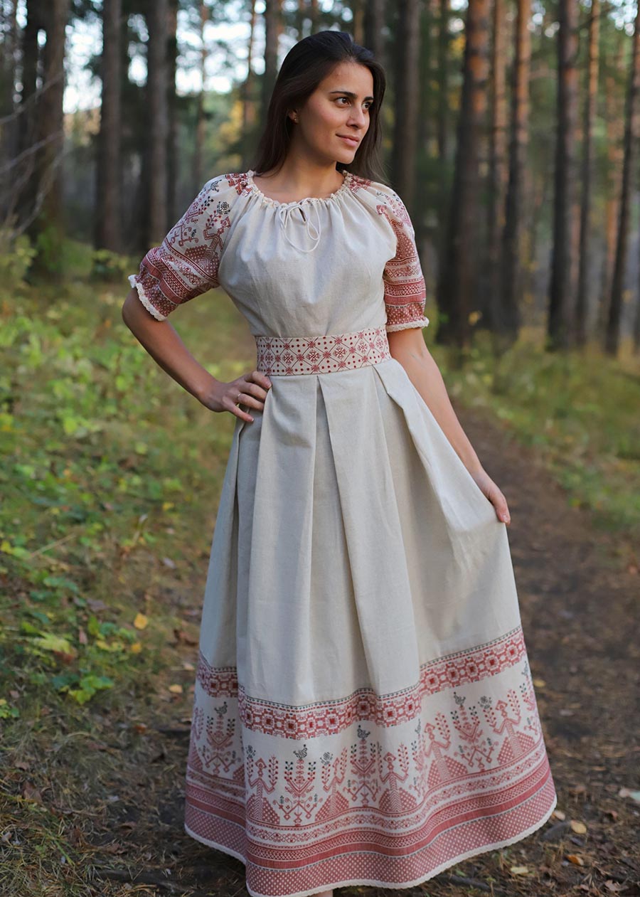 Girls in Slavic costumes in Freetown