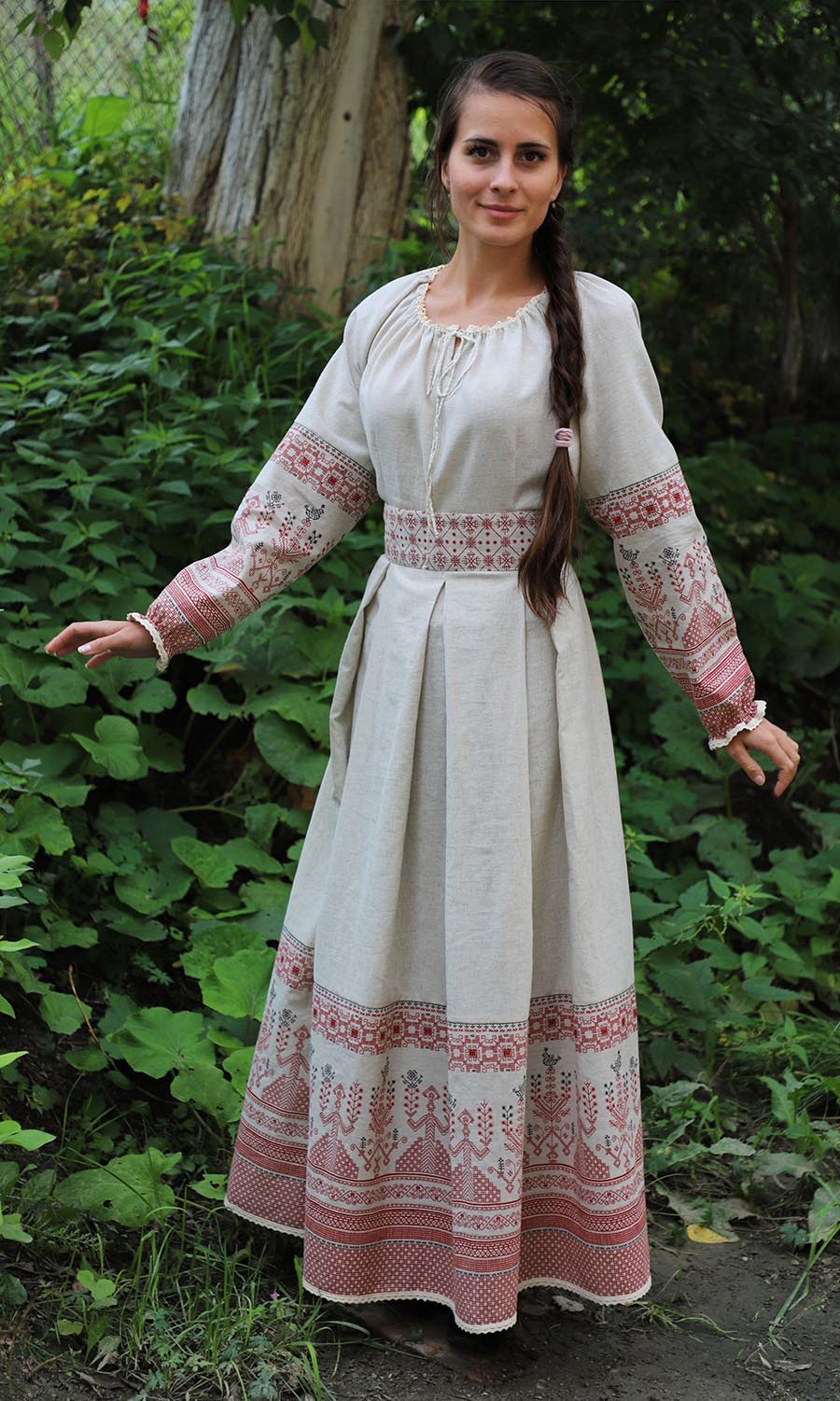 Girls in Slavic costumes in Freetown