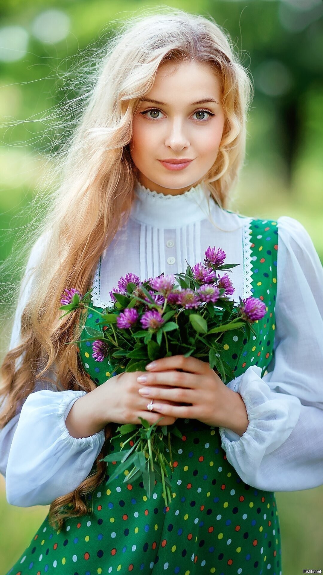 Girls in Slavic costumes in Freetown